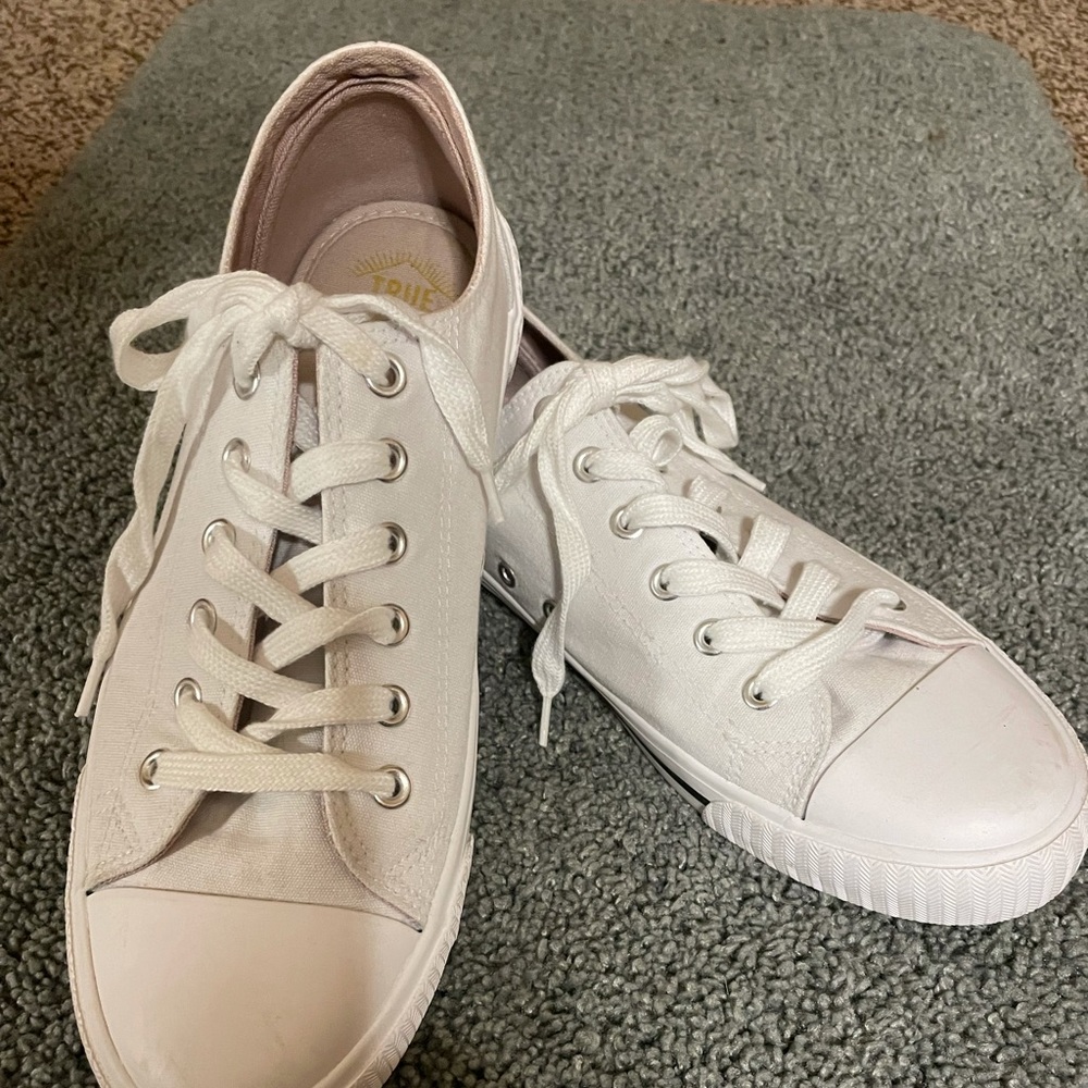 Women’s White Sneakers Size 9M